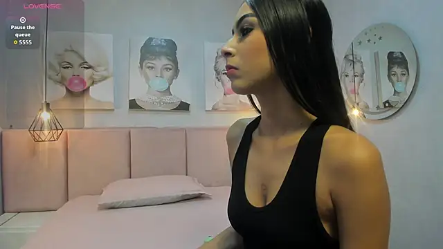 emma petite18  online show from September 11, 2025, 2:22 am