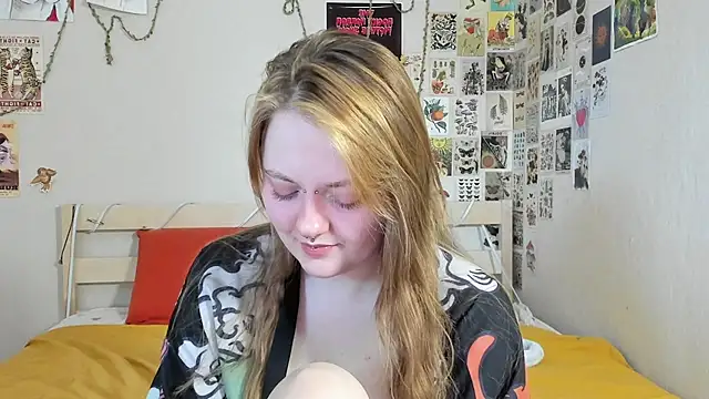 WonderConnie1 online show from June 15, 2026, 2:23 am