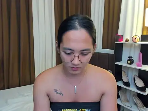 Snapshot of URHottestAngel chatting on November 8, 2025, 6:22 pm URHottestAngel online show from November 8, 2025, 6:22 pm