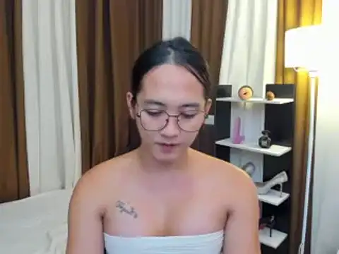 Snapshot of URHottestAngel chatting on November 26, 2025, 6:02 am URHottestAngel online show from November 26, 2025, 6:02 am