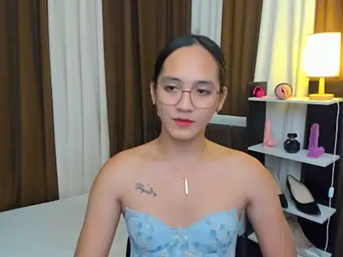 Snapshot of URHottestAngel chatting on October 22, 2025, 12:37 pm URHottestAngel online show from October 22, 2025, 12:37 pm