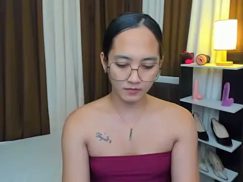 Snapshot of URHottestAngel chatting on October 27, 2025, 12:50 pm URHottestAngel online show from October 27, 2025, 12:50 pm