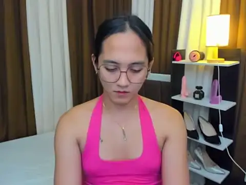 Snapshot of URHottestAngel chatting on October 23, 2025, 12:37 pm URHottestAngel online show from October 23, 2025, 12:37 pm