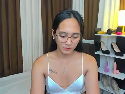 Snapshot of URHottestAngel chatting on September 19, 2025, 5:11 am URHottestAngel online show from September 19, 2025, 5:11 am