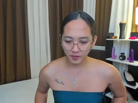 Snapshot of URHottestAngel chatting on November 4, 2025, 4:44 pm URHottestAngel online show from November 4, 2025, 4:44 pm