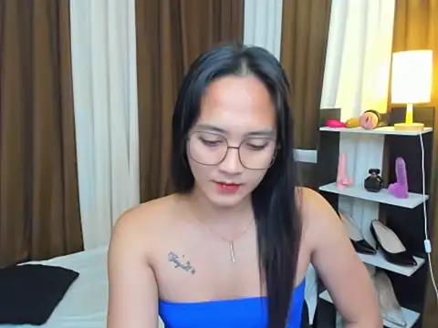 Snapshot of URHottestAngel chatting on October 9, 2025, 5:13 pm URHottestAngel online show from October 9, 2025, 5:13 pm