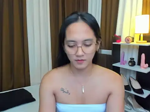 Snapshot of URHottestAngel chatting on October 25, 2025, 12:17 pm URHottestAngel online show from October 25, 2025, 12:17 pm