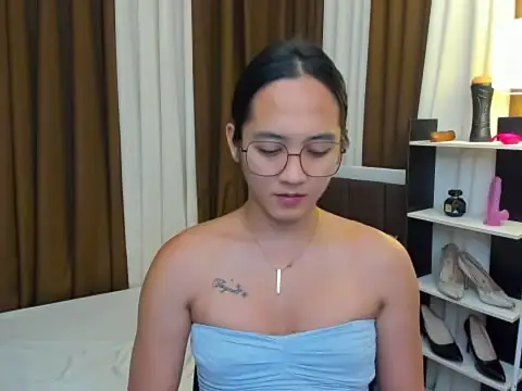 Snapshot of URHottestAngel chatting on November 11, 2025, 5:19 pm URHottestAngel online show from November 11, 2025, 5:19 pm