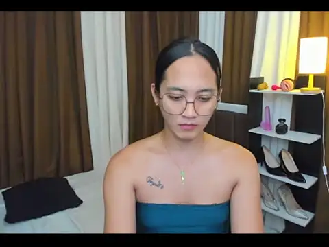 Snapshot of URHottestAngel chatting on October 8, 2025, 5:20 am URHottestAngel online show from October 8, 2025, 5:20 am