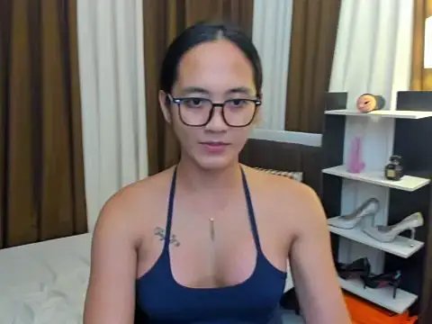 Snapshot of URHottestAngel chatting on December 2, 2025, 5:03 pm URHottestAngel online show from December 2, 2025, 5:03 pm