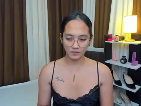 Snapshot of URHottestAngel chatting on October 28, 2025, 12:37 pm URHottestAngel online show from October 28, 2025, 12:37 pm