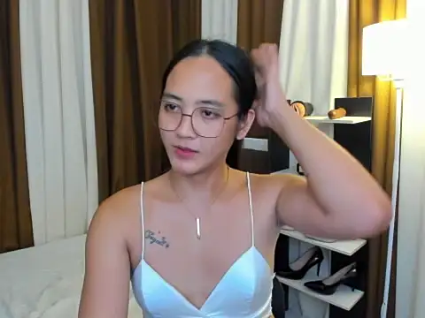 Snapshot of URHottestAngel chatting on November 18, 2025, 4:38 am URHottestAngel online show from November 18, 2025, 4:38 am