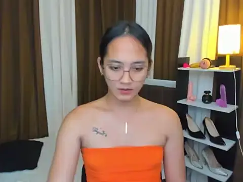 Snapshot of URHottestAngel chatting on October 8, 2025, 5:24 pm URHottestAngel online show from October 8, 2025, 5:24 pm