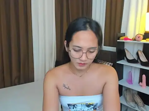 Snapshot of URHottestAngel chatting on September 22, 2025, 5:35 am URHottestAngel online show from September 22, 2025, 5:35 am