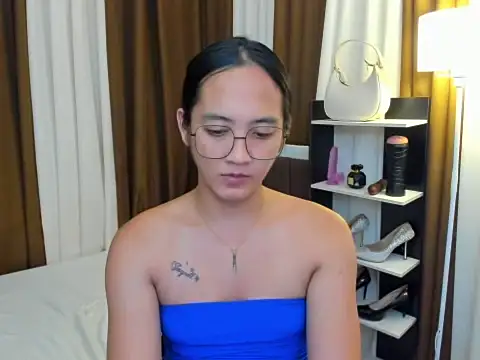 Snapshot of URHottestAngel chatting on November 19, 2025, 4:56 am URHottestAngel online show from November 19, 2025, 4:56 am