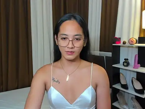 Snapshot of URHottestAngel chatting on November 7, 2025, 4:11 pm URHottestAngel online show from November 7, 2025, 4:11 pm