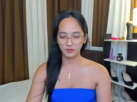 Snapshot of URHottestAngel chatting on November 5, 2025, 4:21 pm URHottestAngel online show from November 5, 2025, 4:21 pm