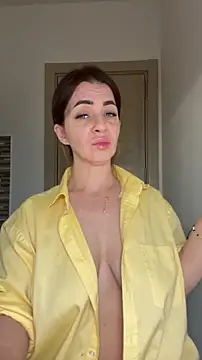 Roxanne Skye online show from November 27, 2025, 3:18 am