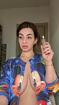 Roxanne Skye online show from November 25, 2025, 3:18 am