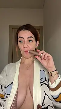 Roxanne Skye online show from November 20, 2025, 1:23 pm