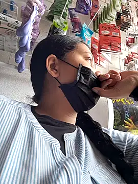 Snapshot of Alessandraa- chatting on November 15, 2025, 3:05 pm Alessandraa- online show from November 15, 2025, 3:05 pm