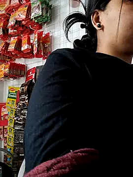 Snapshot of Alessandraa- chatting on October 25, 2025, 4:18 pm Alessandraa- online show from October 25, 2025, 4:18 pm