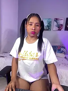 SophieW1 online show from November 6, 2025, 12:20 pm