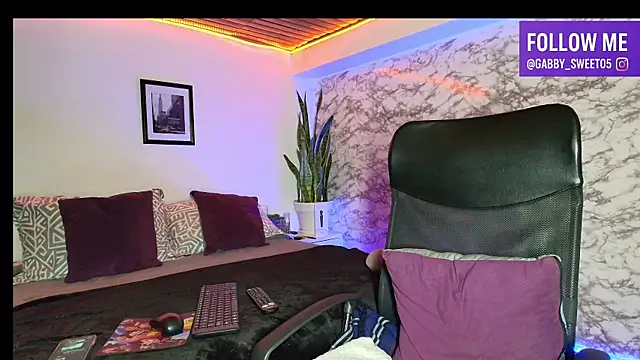 Gabbysweet0 online show from November 19, 2025, 11:16 pm