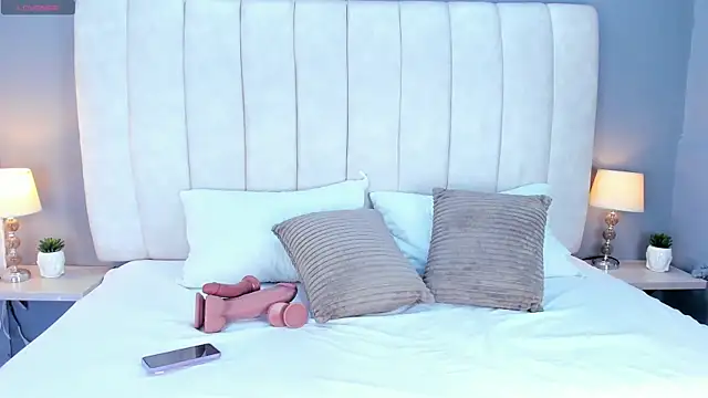 ScarletStarr online show from December 18, 2025, 4:17 am