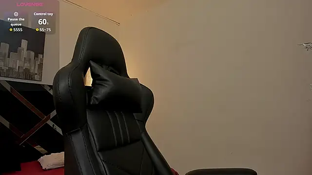 iamCharlotte19 online show from October 17, 2025, 7:26 pm