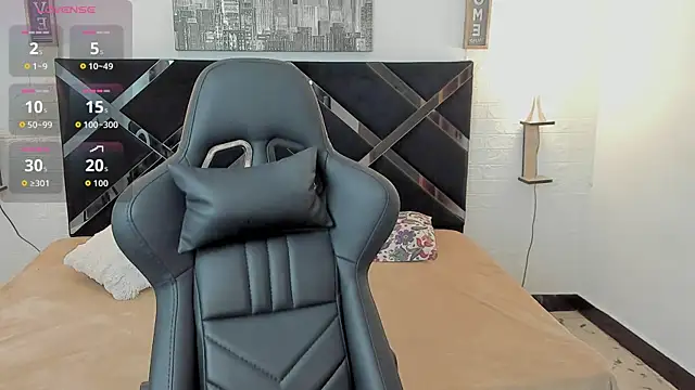 iamCharlotte19 online show from November 4, 2025, 8:12 pm