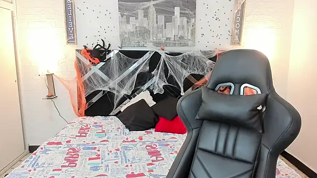 iamCharlotte19 online show from October 31, 2025, 6:26 pm