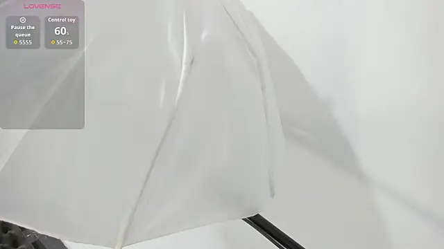 iamCharlotte19 online show from November 13, 2025, 7:51 pm