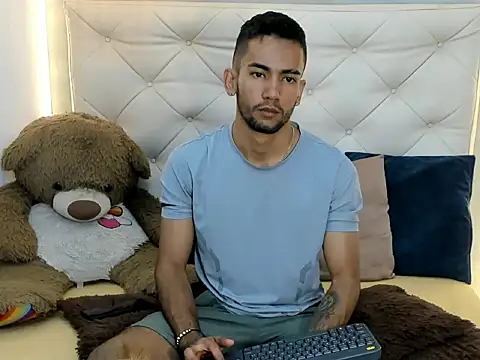 MaicolParker  online show from March 20, 2026, 1:23 pm