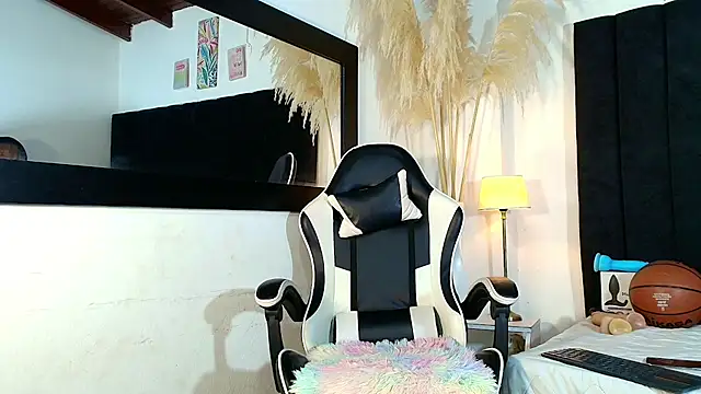 MaicolParker  online show from June 20, 2026, 12:32 pm