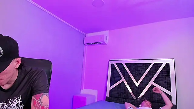 Handsomeboyss19 online show from February 5, 2026, 1:56 am