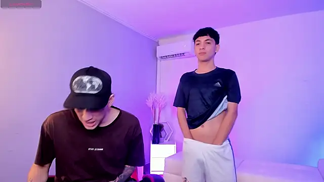 Handsomeboyss19 online show from April 22, 2026, 3:35 am