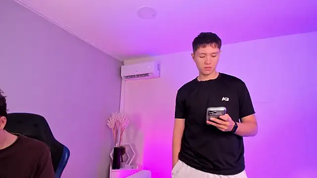 Handsomeboyss19 online show from April 28, 2026, 9:19 pm