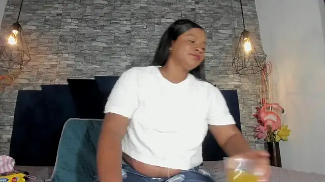 Emily Brown18 online show from December 21, 2025, 4:25 am