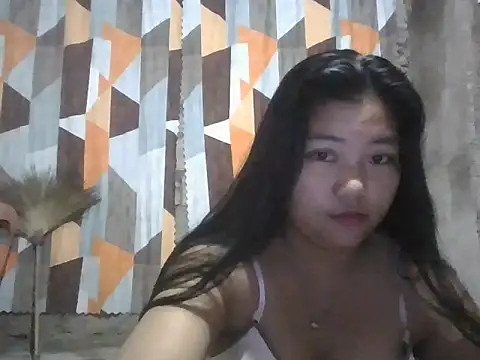 Snapshot of nikki_zapphire chatting on February 5, 2026, 11:33 pm nikki zapphire online show from February 5, 2026, 11:33 pm