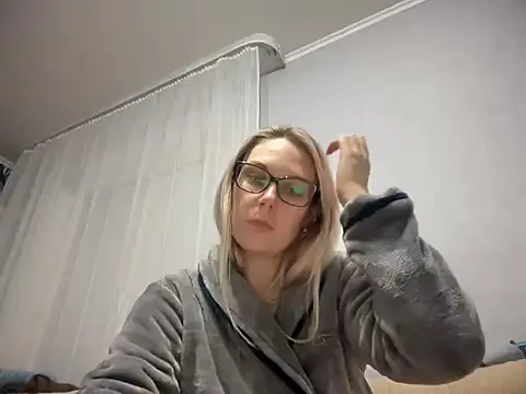 NikexPretty online show from November 18, 2025, 4:38 am