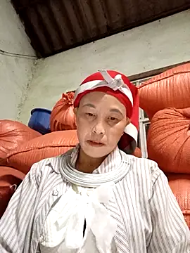 Snapshot of me-cute chatting on November 16, 2025, 11:26 am me-cute online show from November 16, 2025, 11:26 am