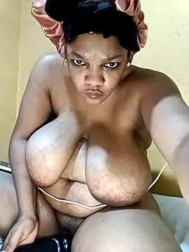 HappygalTheQueen online show from December 18, 2025, 7:46 am