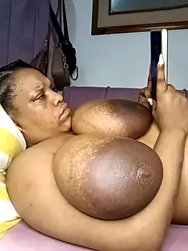 HappygalTheQueen online show from April 12, 2026, 10:02 pm