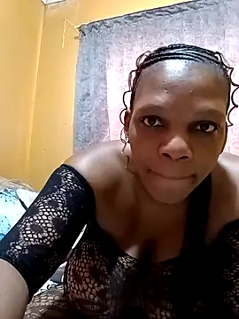 Snapshot of HappygalTheQueen chatting on October 30, 2025, 10:02 am HappygalTheQueen online show from October 30, 2025, 10:02 am