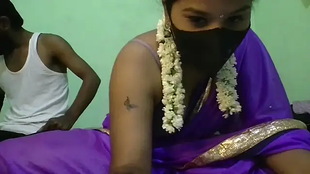 Snapshot of Shneeha_le chatting on October 7, 2025, 2:18 pm Shneeha le online show from October 7, 2025, 2:18 pm