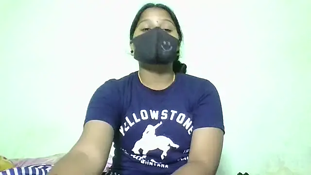 Snapshot of Shneeha_le chatting on October 28, 2025, 1:54 pm Shneeha le online show from October 28, 2025, 1:54 pm