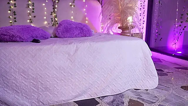 SarahCastro1  online show from March 2, 2026, 7:15 am