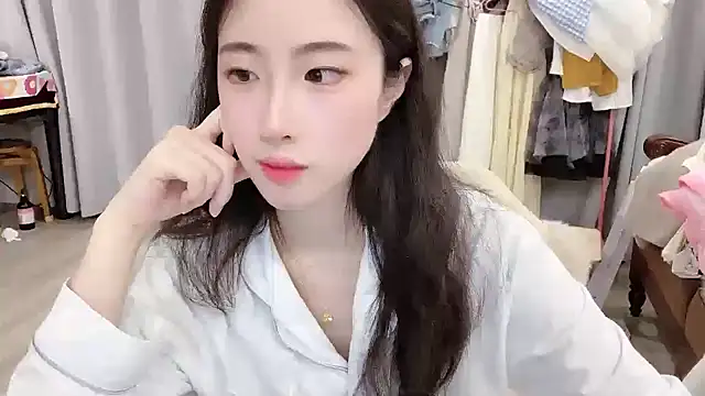 Freya7777 online show from September 24, 2025, 1:28 pm