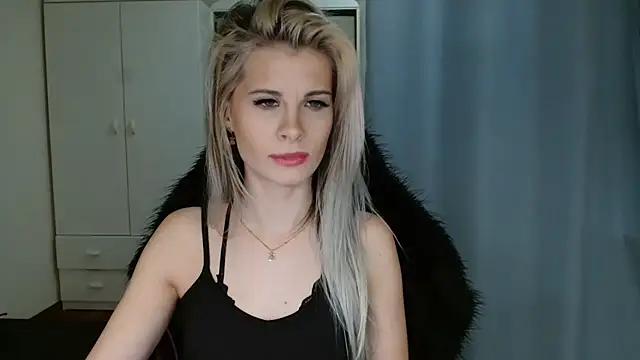 Snapshot of KristineGlow chatting on February 17, 2026, 3:20 pm KristineGlow online show from February 17, 2026, 3:20 pm